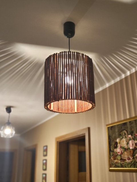Lampa wisząca z kloszem wiklinowym